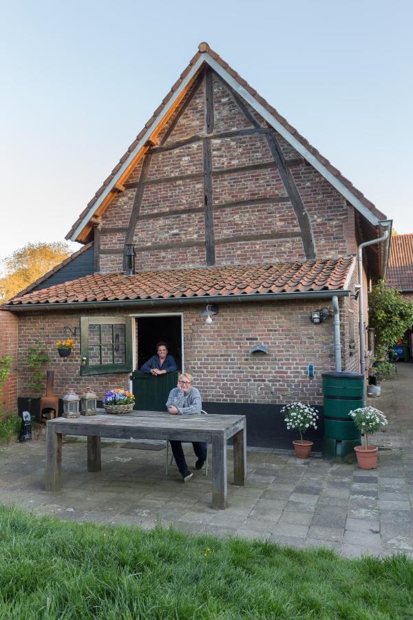 Aan De Holle Weg. Zeer Landelijk Gelegen Verbouwde Stal Tot Woning Nuth Luaran gambar