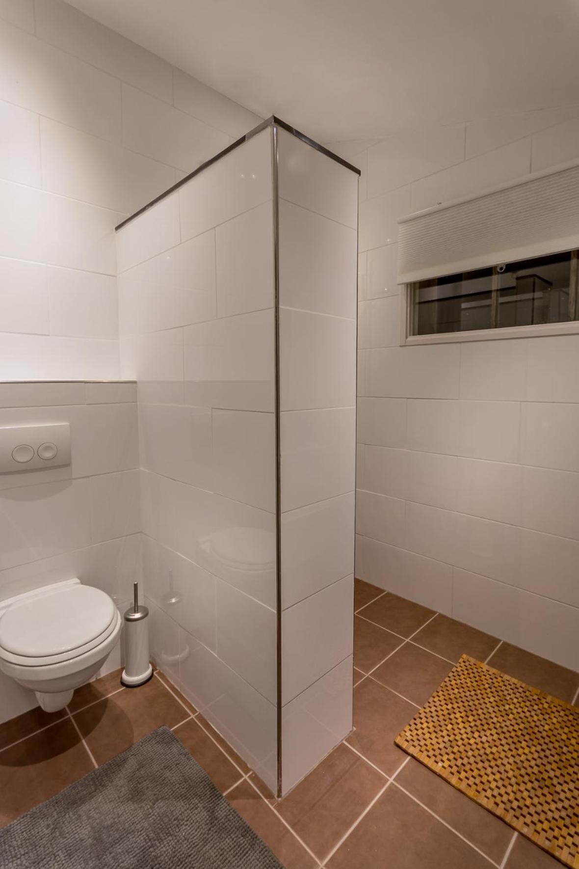 Aan De Holle Weg. Zeer Landelijk Gelegen Verbouwde Stal Tot Woning Nuth Luaran gambar